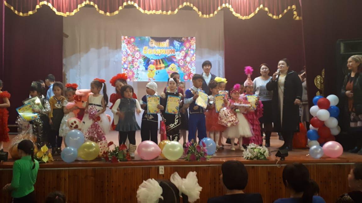 Әнші балапан