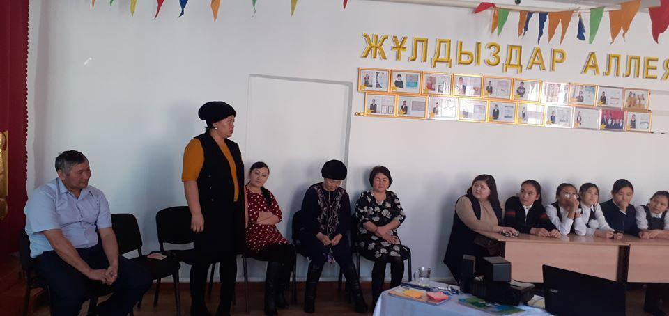  «Мамандықтың бәрі жақсы, жүректен оны таңдай біл» тақырыбында дөңгелек үстел өткізілді.