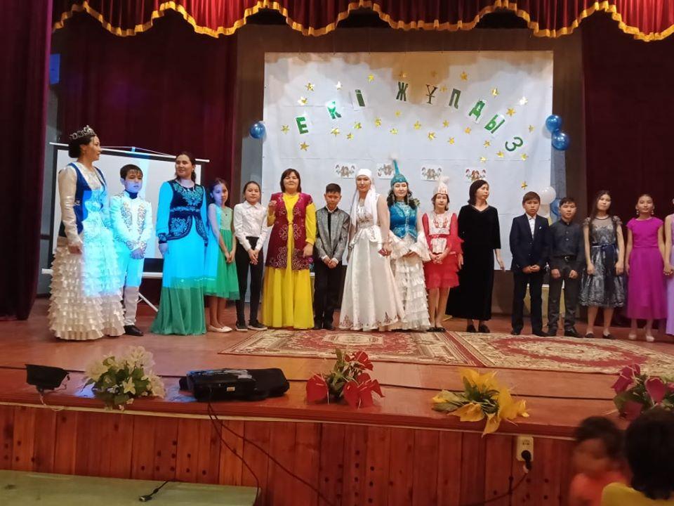 Домалақ ене атындағы орта мектебінде 5-7 сыныптар арасында алғыс айту күніне орай «Екі жұлдыз» байқауы өтті. 