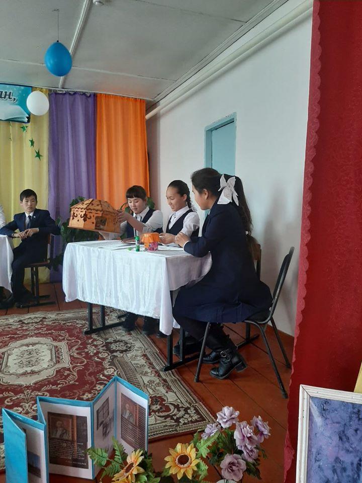 Ізден, талаптан, оқырман тақырыбында Домалақ ене атындағы орта мектебінде кітапханашы Утегулова Зухраның ұйымдастырумен «Әдеби джем» ойыны өткізілді. Ізден, талаптан, оқырман тақырыбында Домалақ ене атындағы орта мектебінде кітапханашы Утегулова Зухраның ұйымдастырумен «Әдеби джем» ойыны өткізілді.