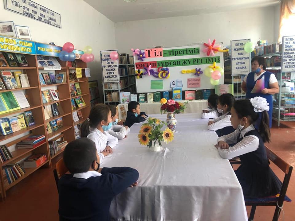  "Тіл  тірегіміз- соғып тұрған жүрегіміз" тақырыбында кітапханалық сабақ өтті. 