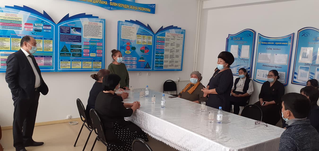  "Ұлағат отауы" қоғамдық бірлестігінің төрайымы  Кәрібайқызы  жас мұғалімдермен сұхбат жүргізді. 