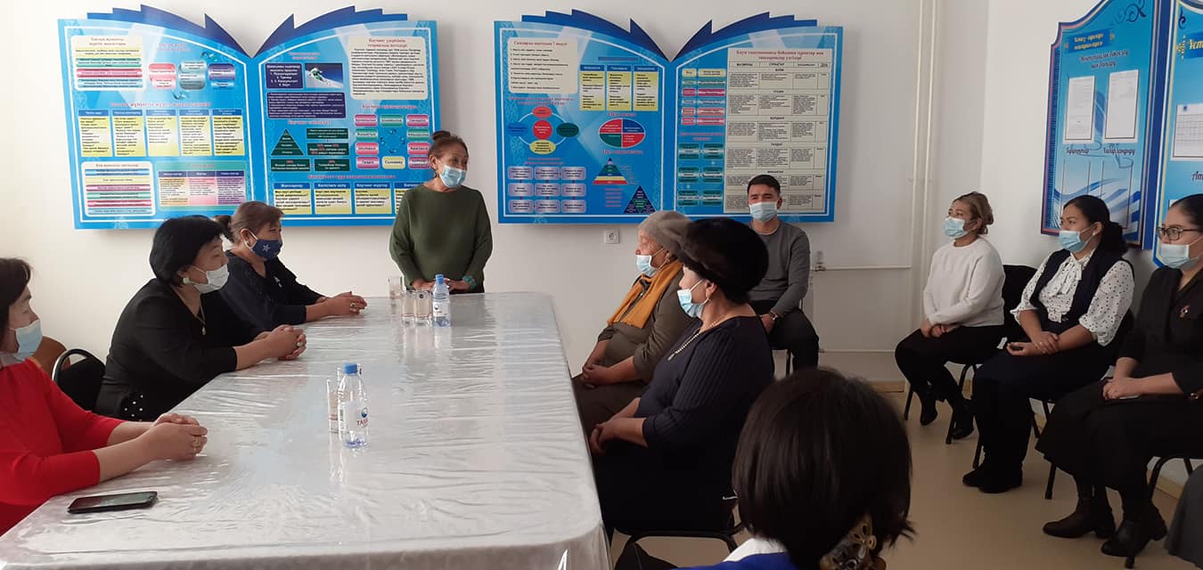  "Ұлағат отауы" қоғамдық бірлестігінің төрайымы  Кәрібайқызы  жас мұғалімдермен сұхбат жүргізді. 