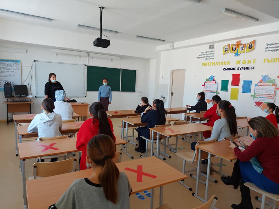 Cанитариялық талаптарды сақтай отырып " Жат қылықтан аулақ бол" тақырыбында қыздар жиналысы өтті. Cанитариялық талаптарды сақтай отырып " Жат қылықтан аулақ бол" тақырыбында қыздар жиналысы өтті.