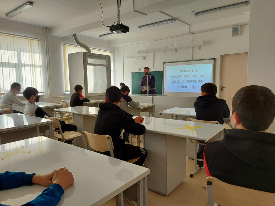 Домалақ ене атындағы орта мектебінде  санитариялық талаптарды сақтай отырып    ұлдар жиналысы өтті.