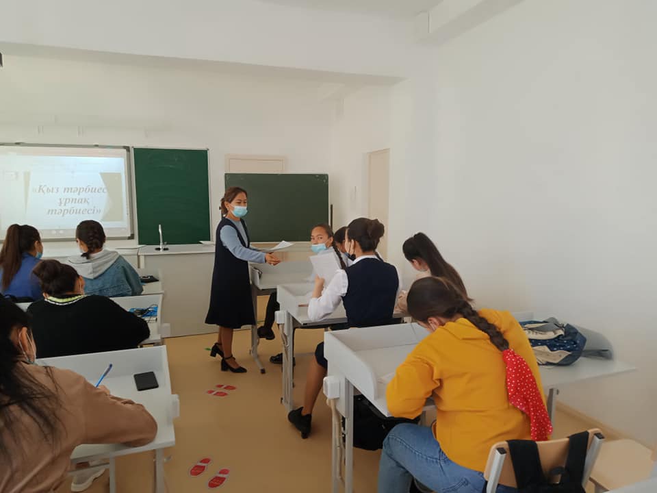 " Қыз тәрбиесі- ұрпақ тәрбиесі" атты брифинг өткізілді.