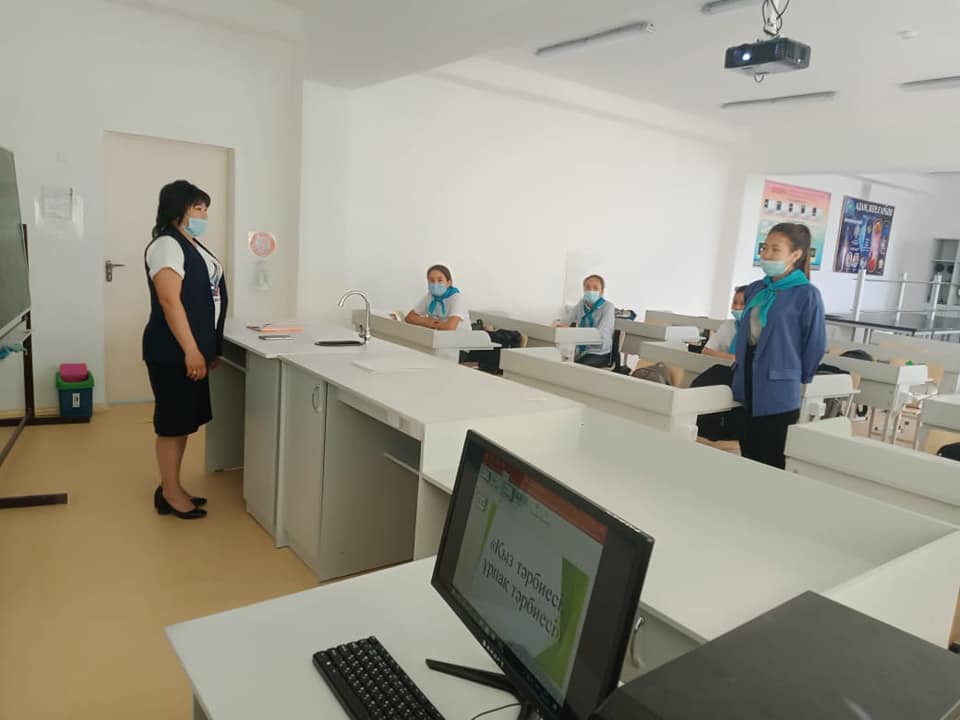 "Жастар" дебат клубымен "Қыз тәрбиесі, ұрпақ тәрбиесі" тақырыбында оқушылар арасында пікірсайыс өтті. 