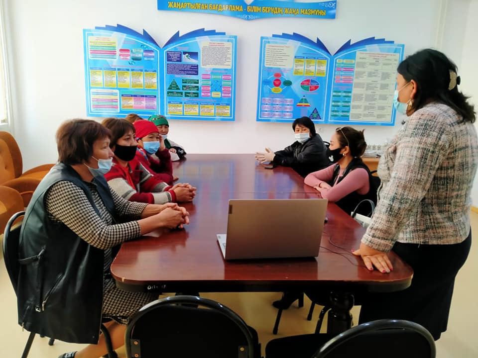 11 сынып мектеп бітіруші түлектерінің ата -аналарымен ҰБТ ережесін түсіндіру жиналысы өтті.